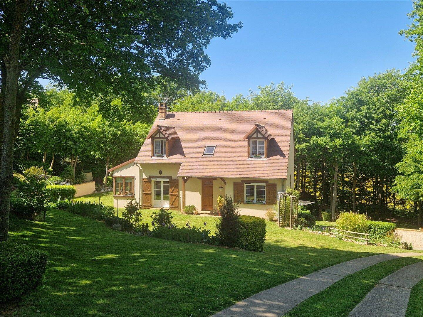 Maison 5 pièces 136 m² · à Dampierre-sur-Avre · 136,1 m² · 304 500 €