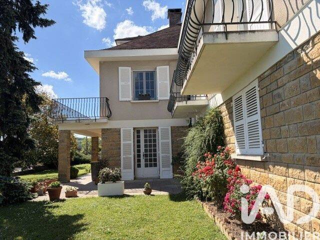Maison 14 pièces 391 m² · à Saint-Gengoux-le-National · 391 m² · 375 000 €