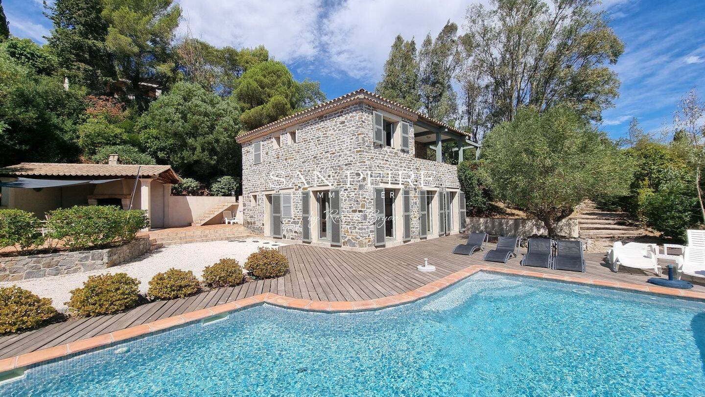 Maison 5 pièces 112 m² · à Roquebrune-sur-Argens · 112 m² · 1 200 000 €