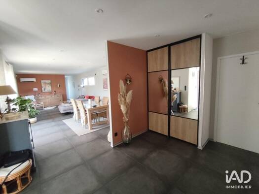 Maison de plain-pied à vendre 370 000 € 6 pièces 3 chambres 131 m² 936 m² de terrain Commelle-Vernay 42120