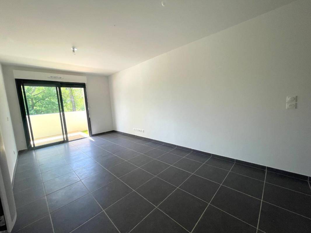Appartement 1 pièce 27 m² · à Nîmes · 27 m² · 450 €