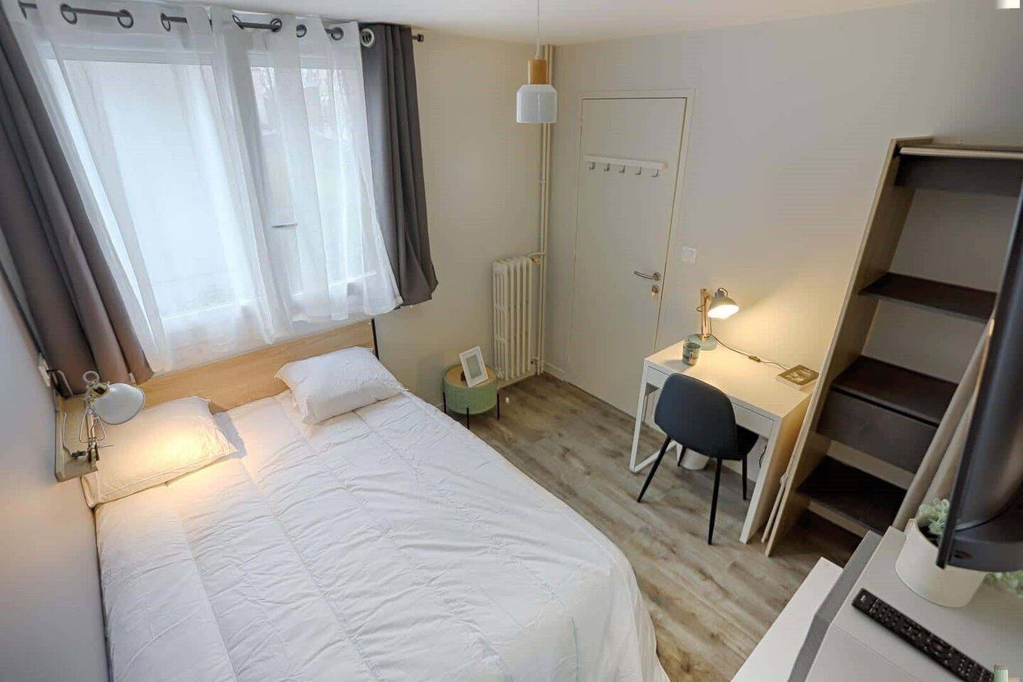 Chambre 4 - MONTAIGNE - Colocation — 1