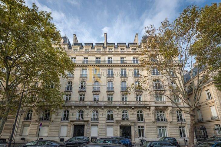 Appartement 3 pièces 120 m² · à Paris 17ème Arrondissement · 119,9 m² · 4 400 €
