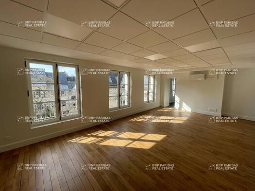 Espace bureau à louer 810 € 390 m² de bureaux divisible à partir de 54 m² Centre Tours 37000