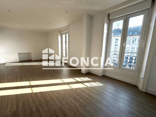 Appartement à louer 1 230 € 3 pièces 2 chambres 77,1 m² 2ème étage Ouest Péri-Centre Ville Vannes 56000