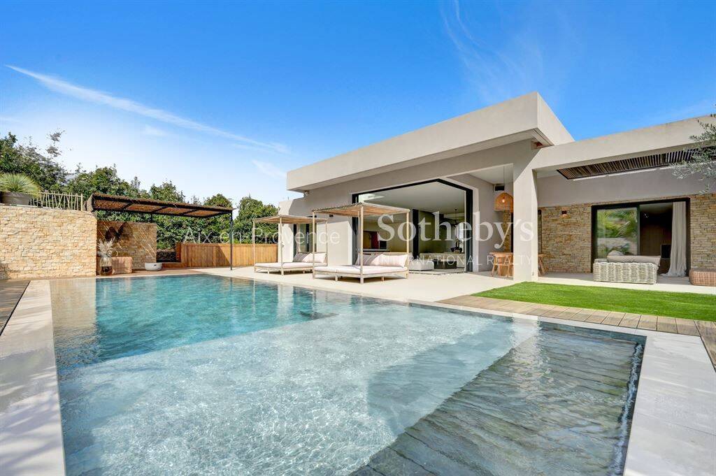 Maison 6 pièces 350 m² · à Aix-en-Provence · 350 m² · 12 000 €