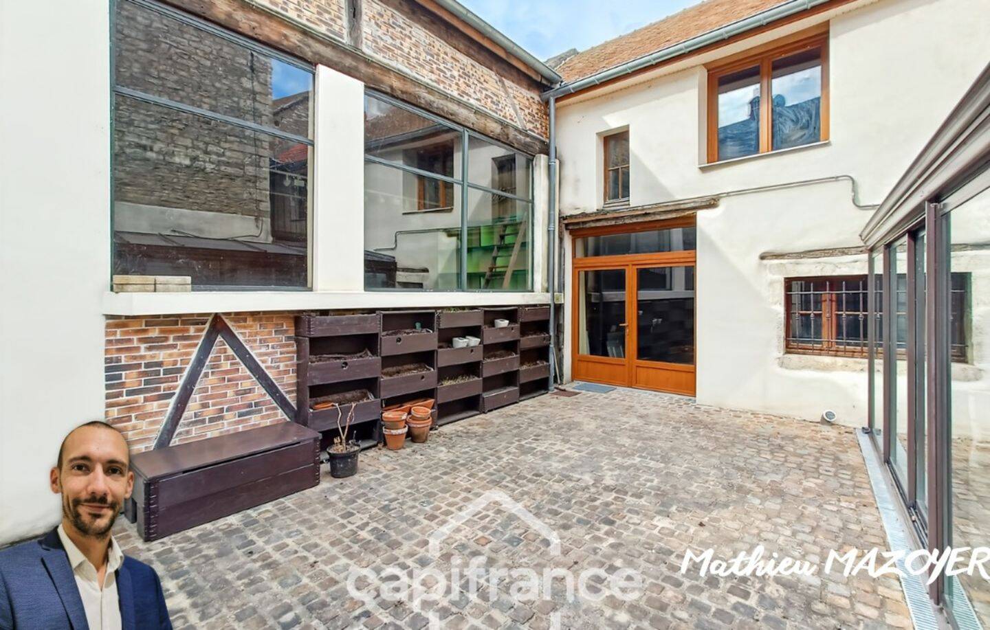 Maison 8 pièces 398 m² · à Sennecey-le-Grand · 398 m² · 195 000 €