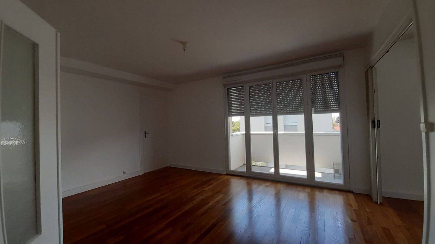 4 pièces 77 m² · à Vénissieux · 77 m² · 970 €