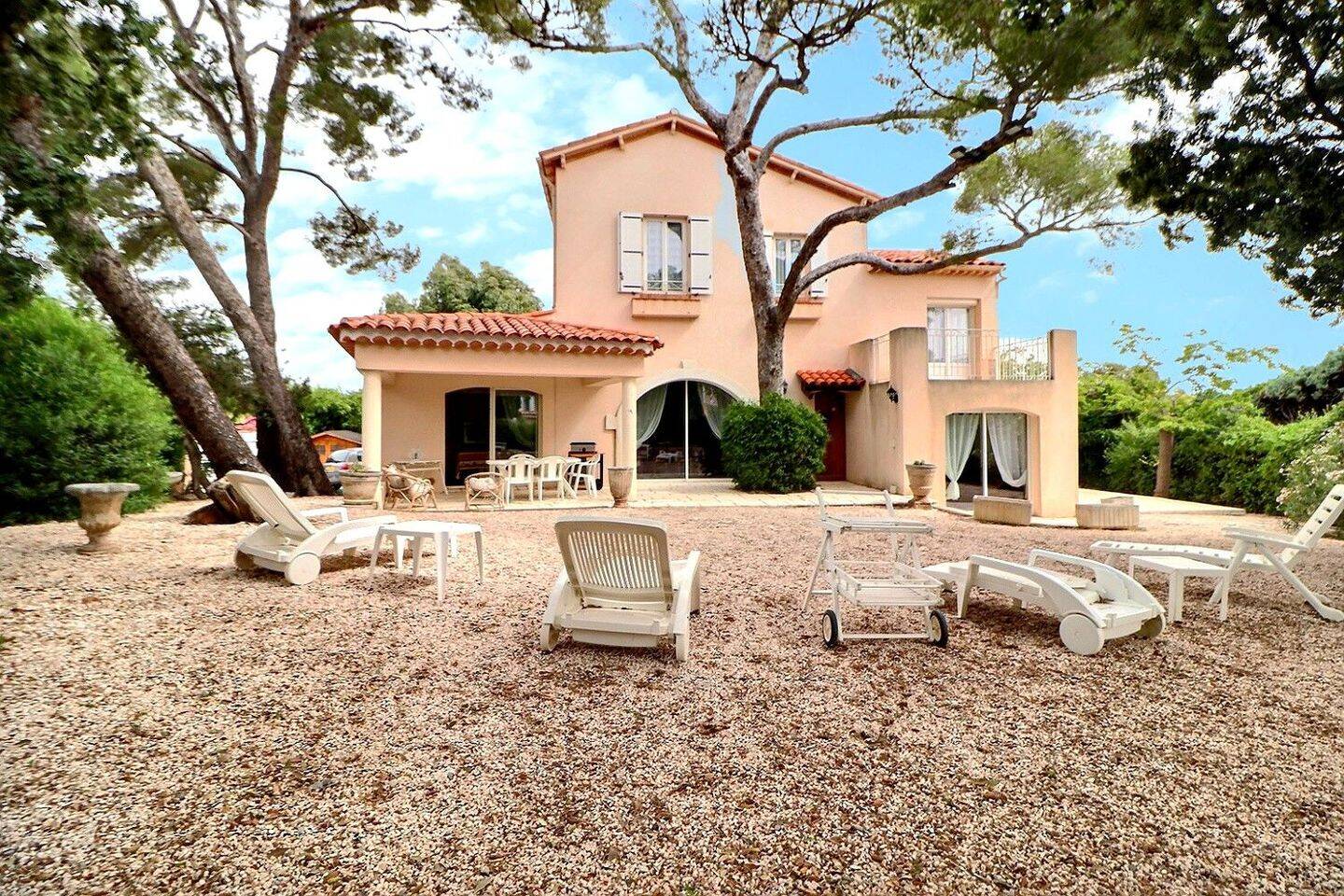 Maison 6 pièces 130 m² · à Saint-Raphaël · 130 m² · 3 333 €/mois