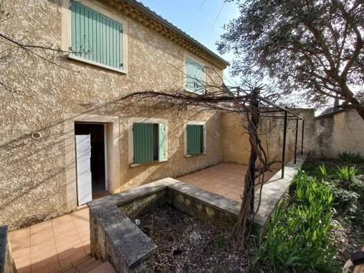 Maison à louer 870 € 4 pièces 3 chambres 85 m² disponible dès maintenant Peripherie Bourg-Saint-Andéol 07700