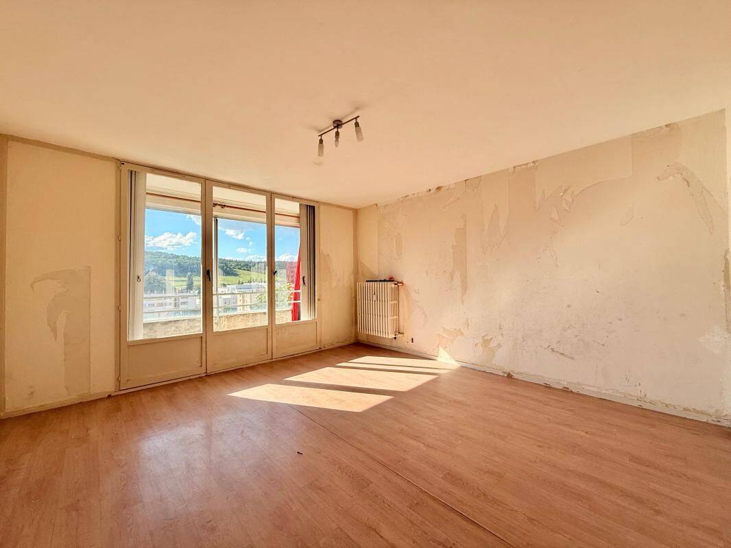 Appartement 5 pièces 102 m² · à Chenôve · 101,8 m² · 90 000 €