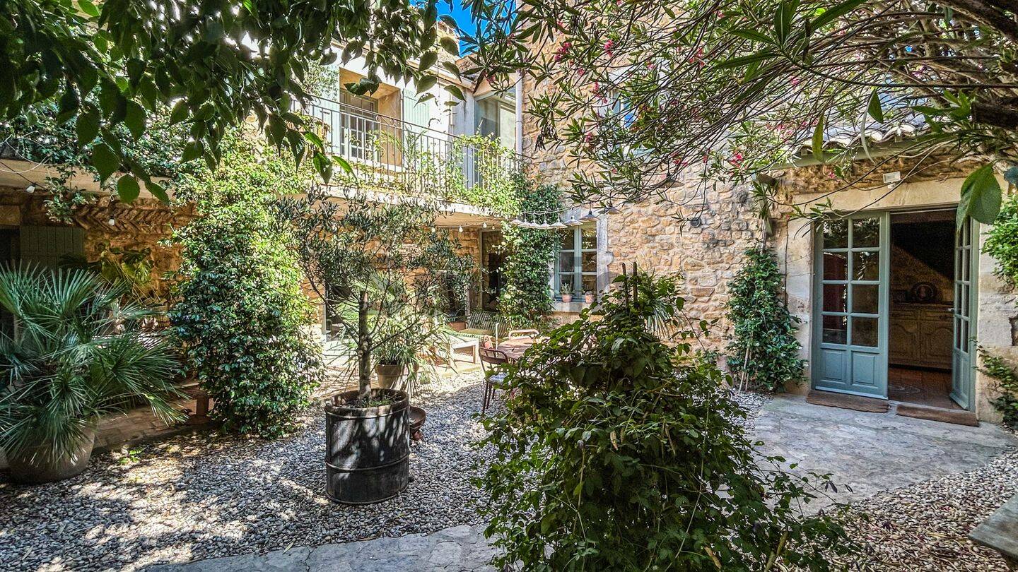Maison 7 pièces 250 m² · à Vénéjan · 250 m² · 369 000 €