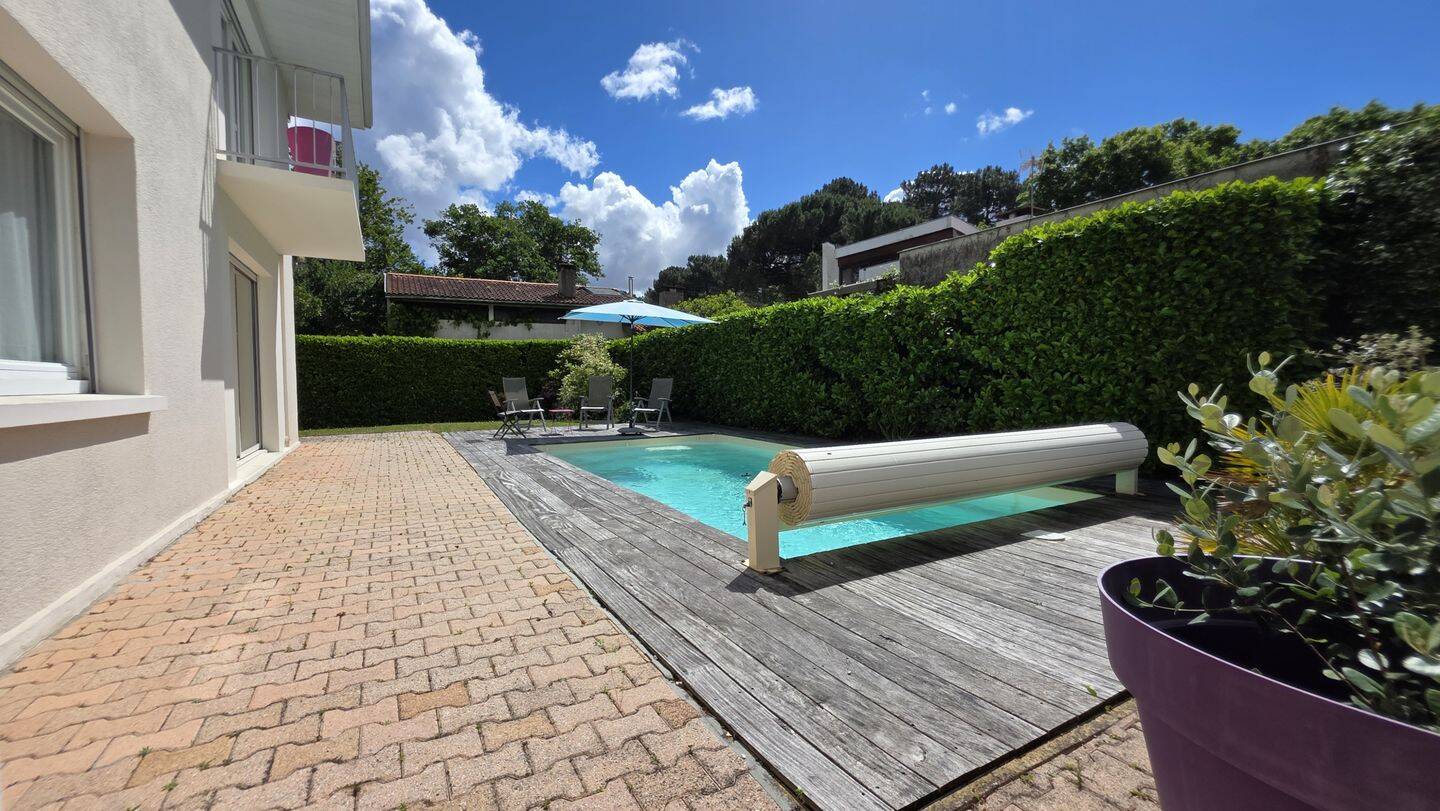 Maison 7 pièces 210 m² · à Mérignac · 210 m² · 899 000 €