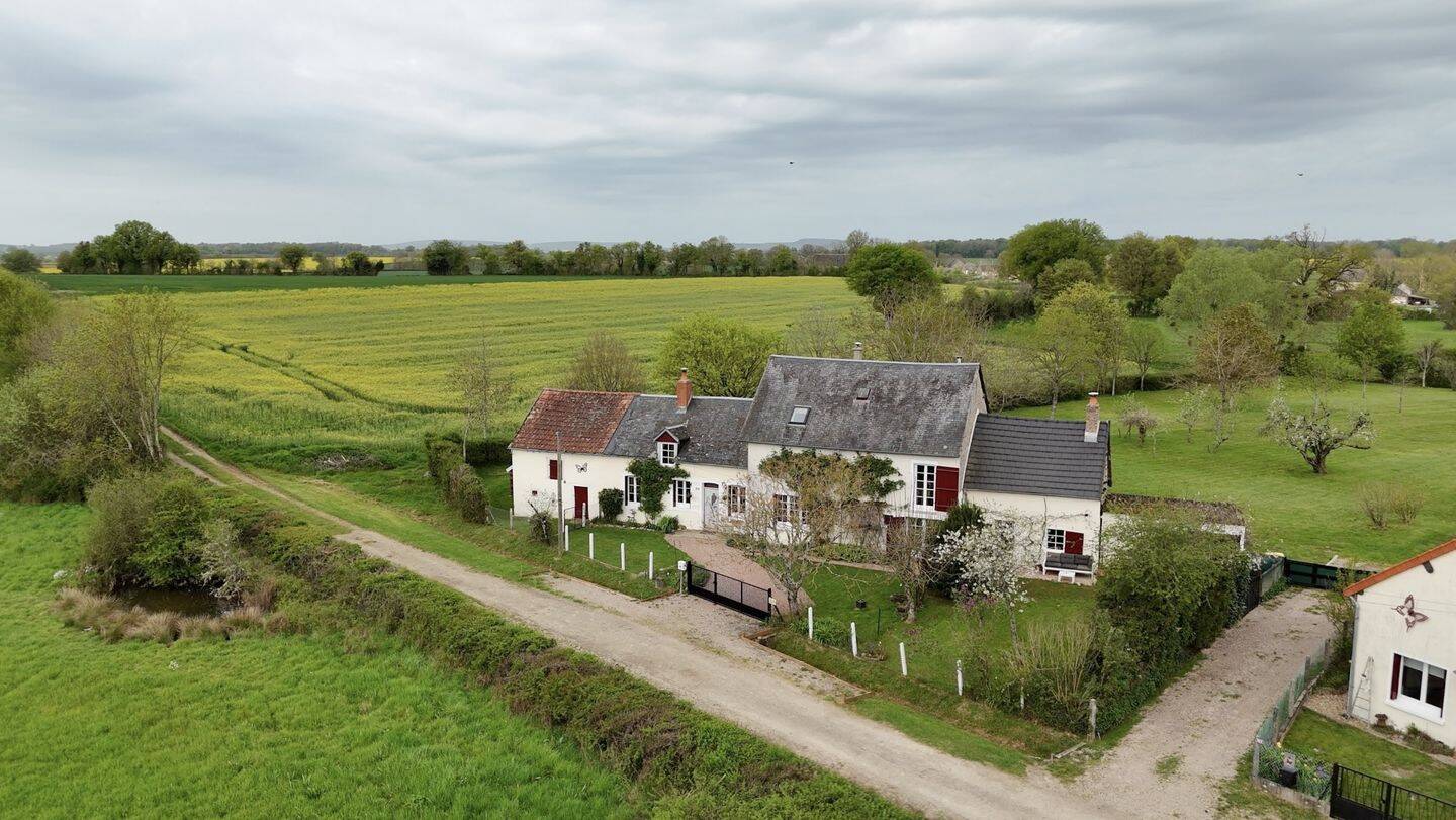 Maison 7 pièces 166 m² · à Alluy · 166 m² · 245 000 €