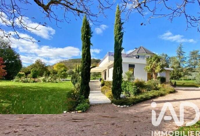 Maison 6 pièces 300 m² · à Gannat · 300 m² · 734 000 €