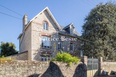 Hôtel particulier à vendre 636 000 € 10 pièces 4 chambres 280 m² 1 208 m² de terrain Dinan 22100