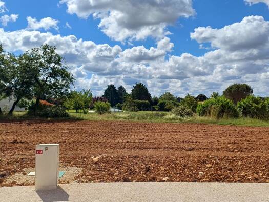 Terrain constructible viabilisé à vendre 74 400 € 580 m² de terrain Vouneuil-sous-Biard 86580