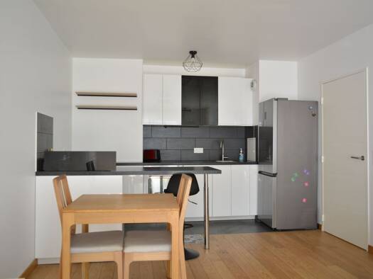 Appartement à louer 1 570 € 3 pièces 2 chambres 65 m² Étage 3/5 Plateau-Grèves-Europe-Gare du Stade-Fossés Jean Colombes 92700