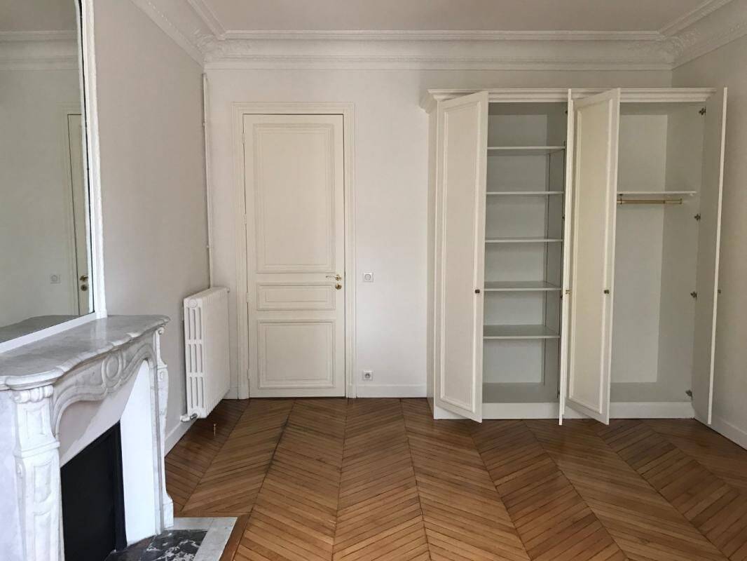Appartement 6 pièces 207 m² · à Paris 16ème Arrondissement · 207 m² · 6 632 €