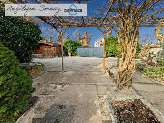 Maison de ville à vendre 216 000 € 6 pièces 5 chambres 184 m² 363 m² de terrain Bletterans 39140