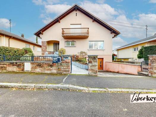 Maison à vendre 436 800 € 7 pièces 3 chambres 185 m² 473 m² de terrain Centre Sud Ouest Saint-Louis 68300