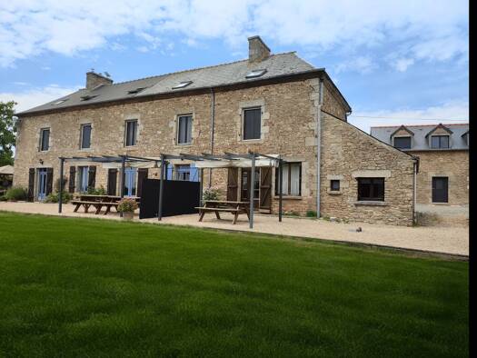 Villa à vendre 580 000 € 14 pièces 11 chambres 329,8 m² 9 960 m² de terrain Brusvily 22100