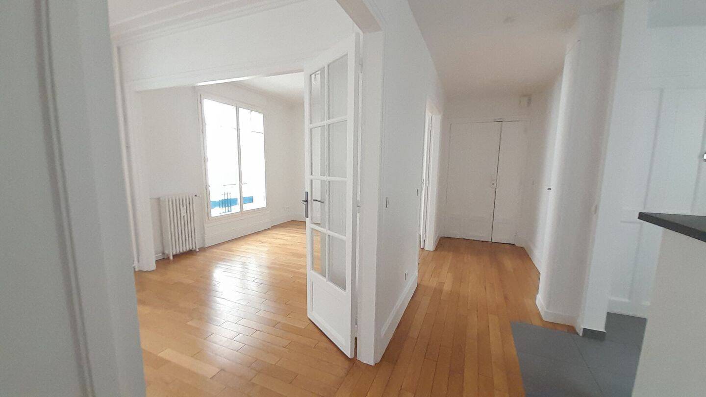 Appartement 4 pièces 82 m² · à Paris 7ème Arrondissement · 82 m² · 2 683 €
