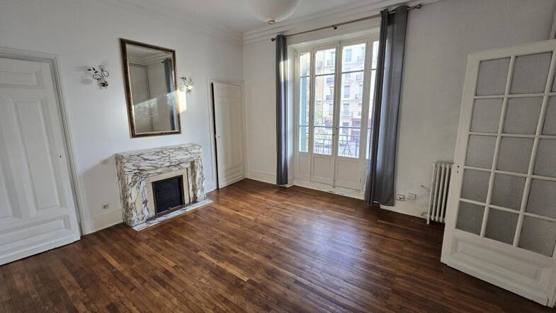 Appartement à louer 1 550 € 5 pièces 4 chambres 133 m² 1er étage Grenoble 38000