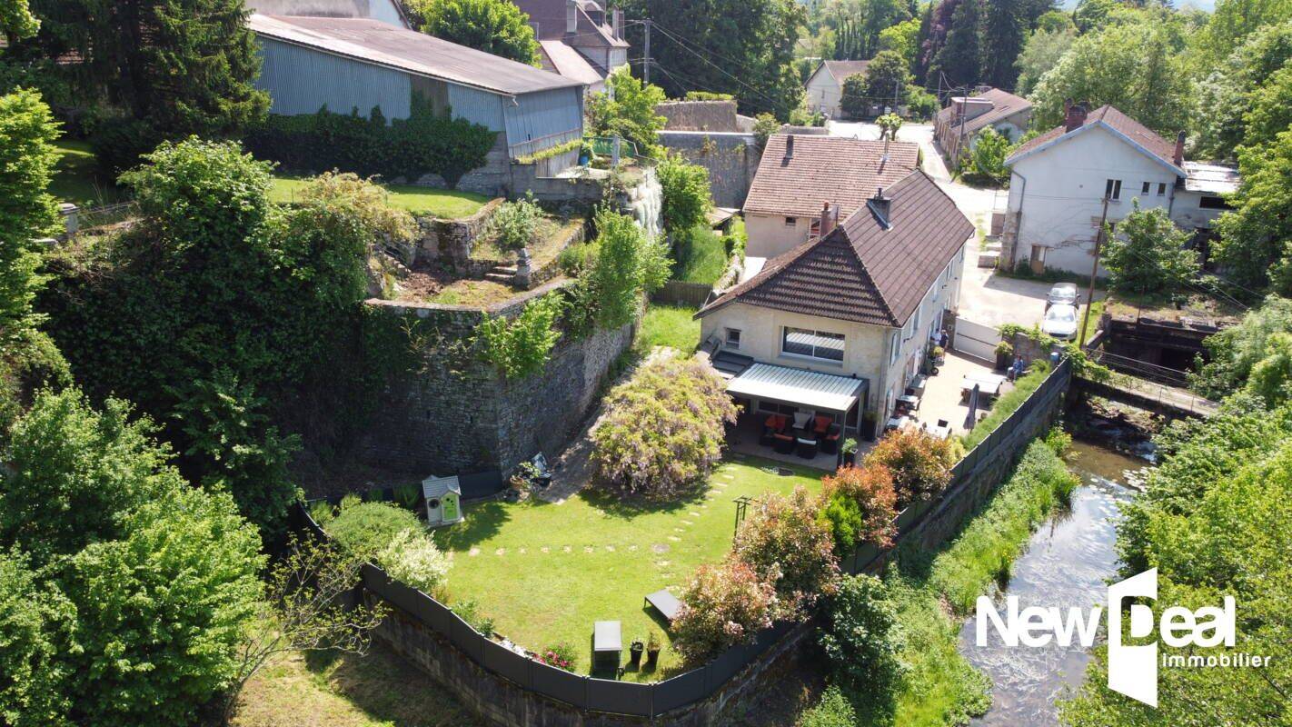 Maison 8 pièces 250 m² · à Devecey · 250 m² · 439 000 €