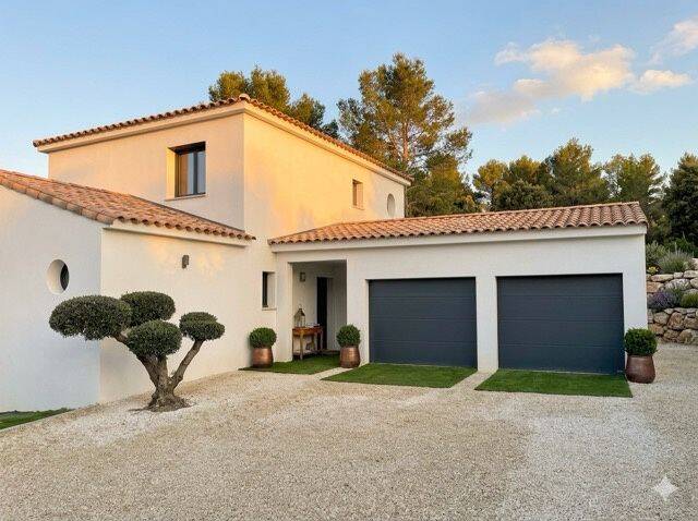 Maison 5 pièces 142 m² · à Ventabren · 141,7 m² · 4 900 €/mois