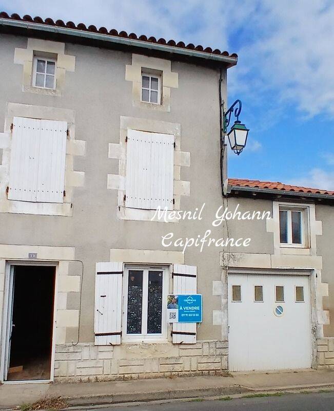 Maison 5 pièces 132 m² · à Lezay · 132 m² · 86 000 €