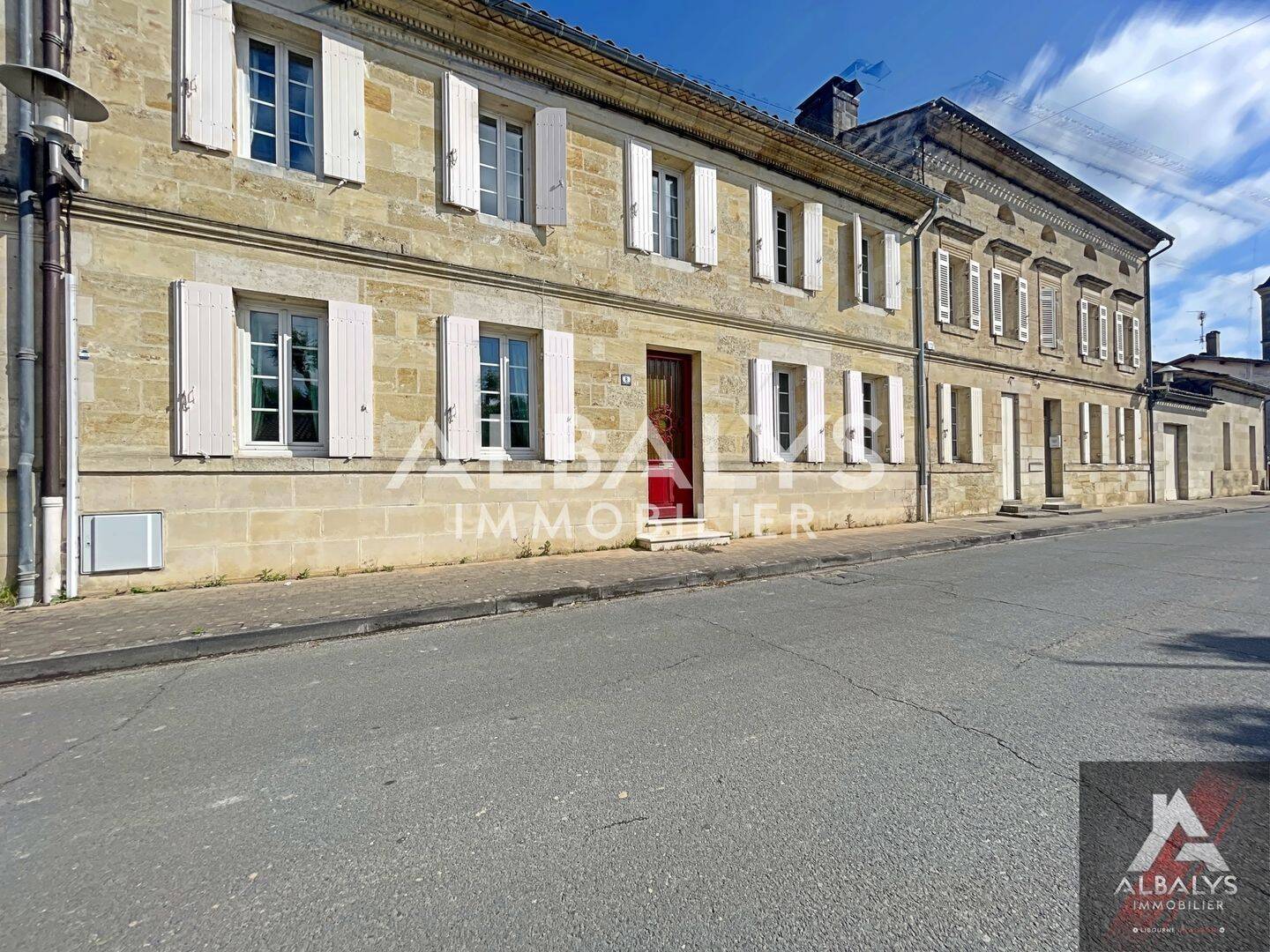 Maison 6 pièces 230 m² · à Les Artigues-de-Lussac · 230 m² · 249 000 €