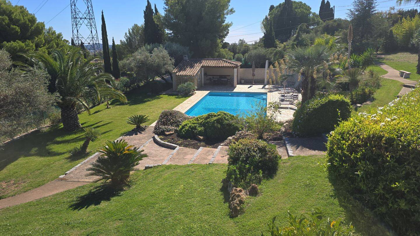 Maison 6 pièces 240 m² · à Ollioules · 240 m² · 1 097 000 €