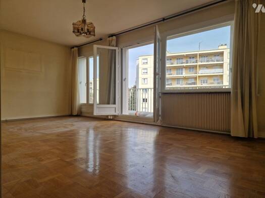 Appartement à vendre 210 000 € 3 pièces 2 chambres 67 m² Étage 4/4 Lyon 5ème arrondissement 69005