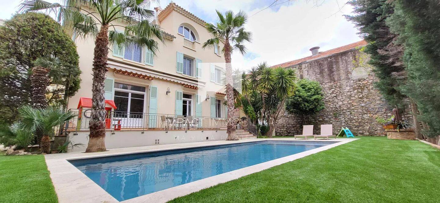 Maison 8 pièces 250 m² · à Hyères · 250 m² · 1 240 000 €