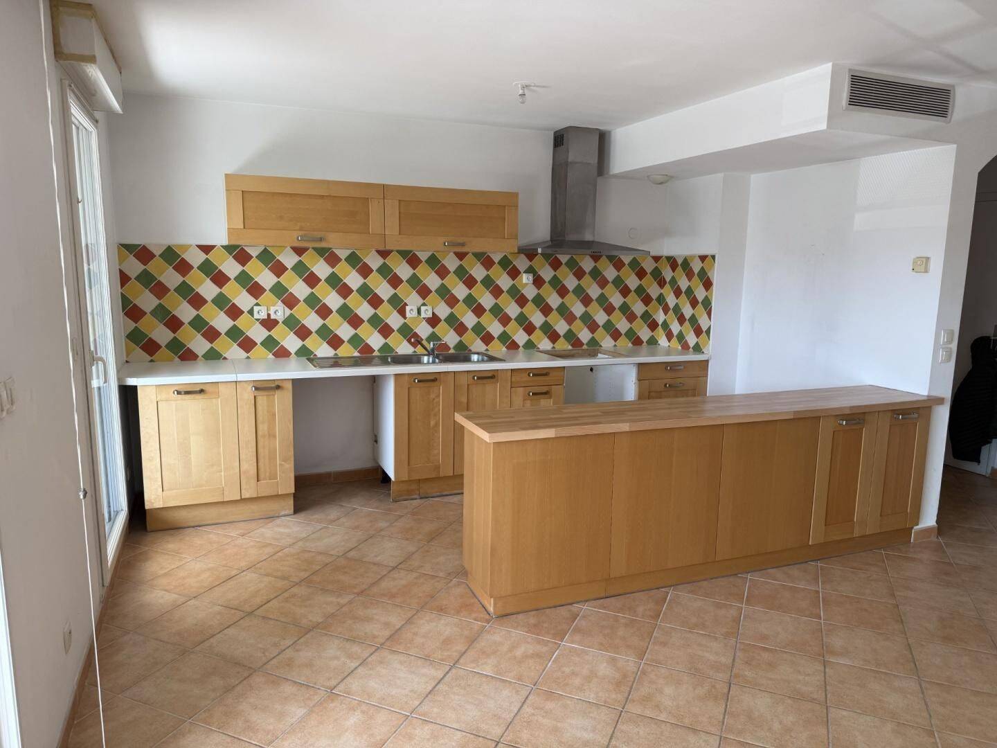 Appartement 3 pièces 73 m² · à Marseille 8ème Arrondissement · 73 m² · 1 410 €