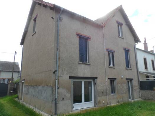 Maison à vendre 169 999 € 10 pièces 4 chambres 200 m² 770 m² de terrain Treignat 03380
