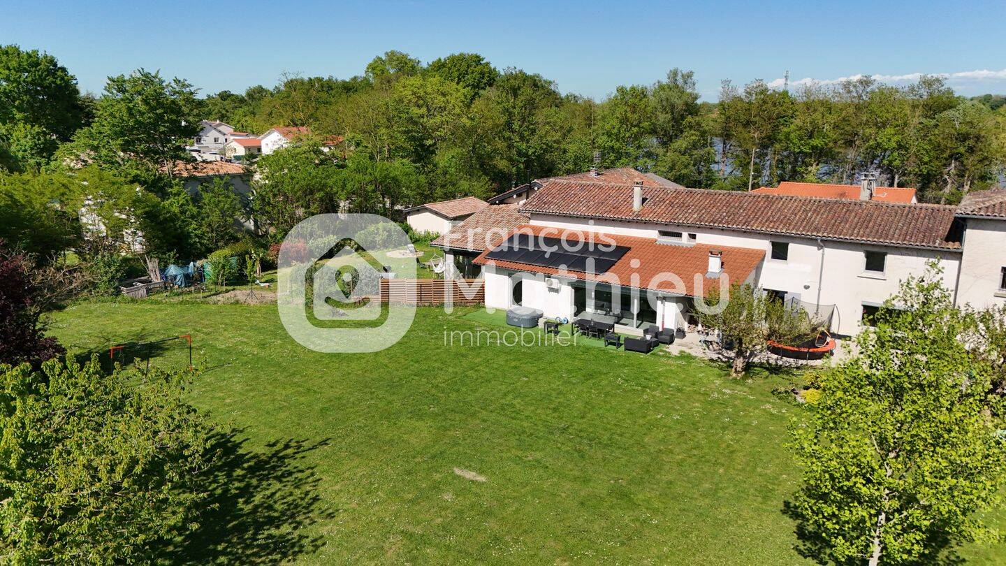 Maison 6 pièces 273 m² · à Villars-les-Dombes · 273 m² · 469 000 €