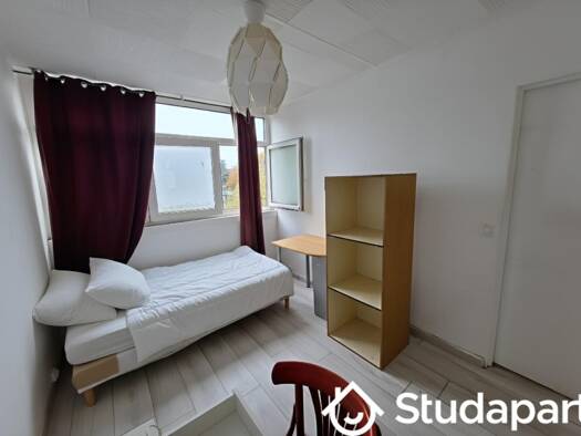 Colocation à louer 490 € 1 pièce 1 chambre 12 m² 6ème étage Village Évry-Courcouronnes 91000