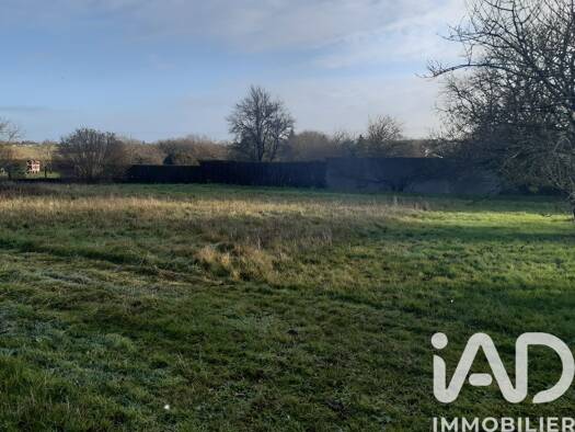 Terrain constructible à vendre 60 100 € 1 054 m² de terrain Brie 16590