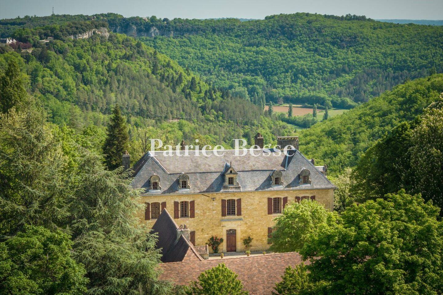 Maison 15 pièces 954 m² · à Castelnaud-la-Chapelle · 954 m² · 2 350 000 €