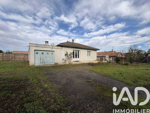 Maison de plain-pied à vendre 232 000 € 3 pièces 2 chambres 57 m² 710 m² de terrain Ayguemorte-les-Graves 33640