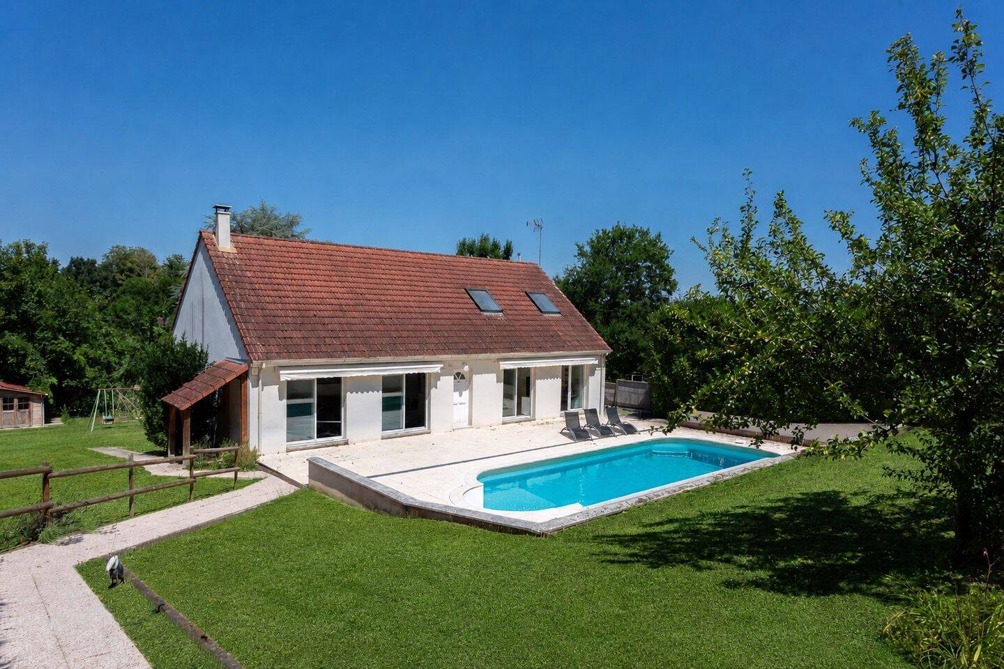 Maison 8 pièces 200 m² · à Vert-en-Drouais · 200 m² · 440 000 €
