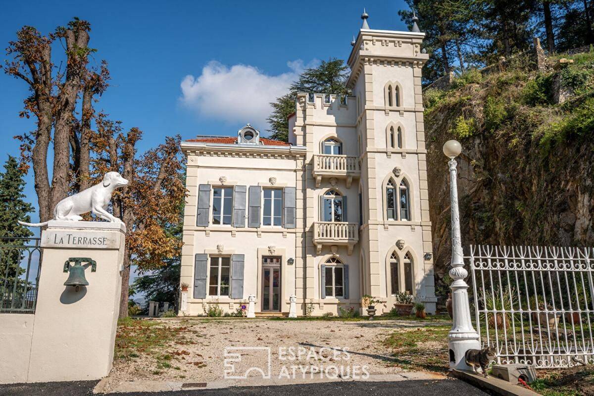 Maison 10 pièces 310 m² · à Tournon-sur-Rhône · 310 m² · 1 050 000 €