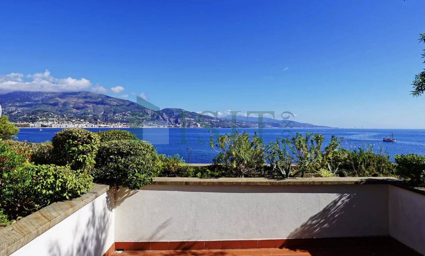 Maison 6 pièces 380 m² · à Roquebrune-Cap-Martin · 380 m² · 8 900 000 €