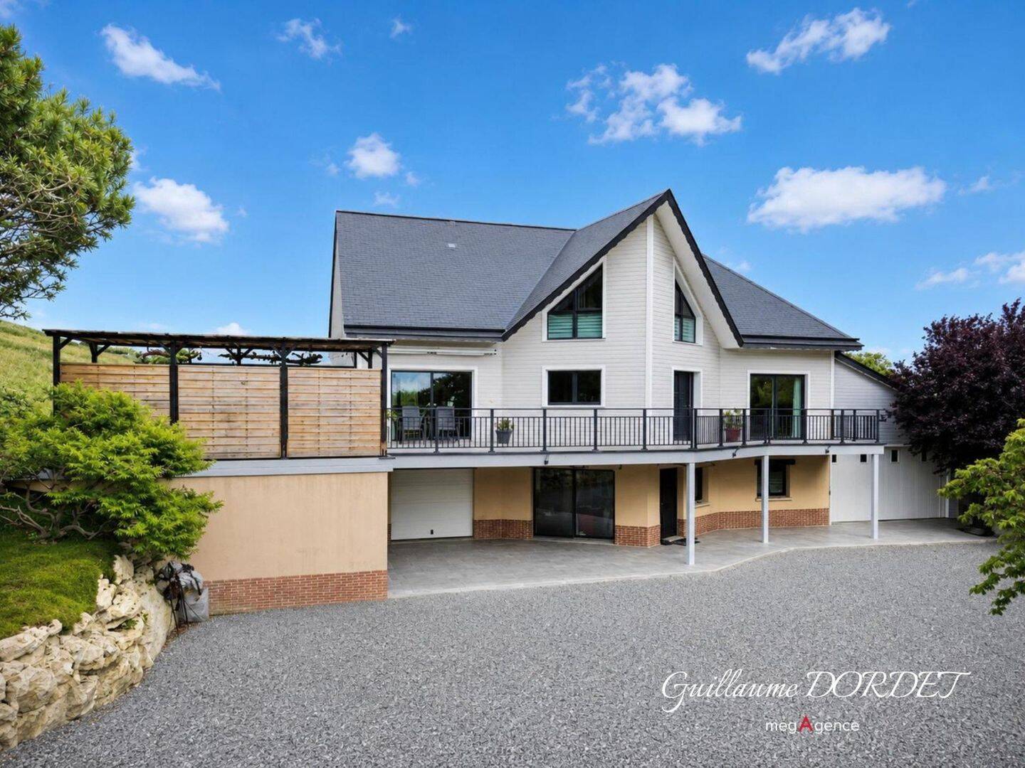 Maison 5 pièces 220 m² · à Rouxmesnil-Bouteilles · 220 m² · 630 000 €