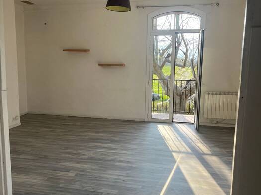 Appartement à louer 650 € 3 pièces 2 chambres 67 m² Étage 1/1 Ouest Céret 66400