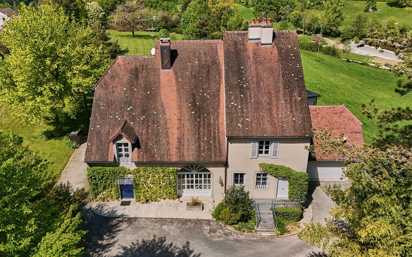 Maison 10 pièces 350 m² · à Lons-le-Saunier · 350 m² · 1 495 000 €