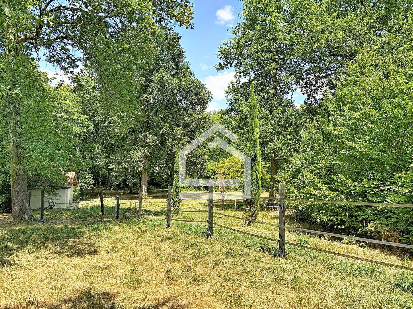 Maison 8 pièces 280 m² · à Yvrac · 280 m² · 777 000 €