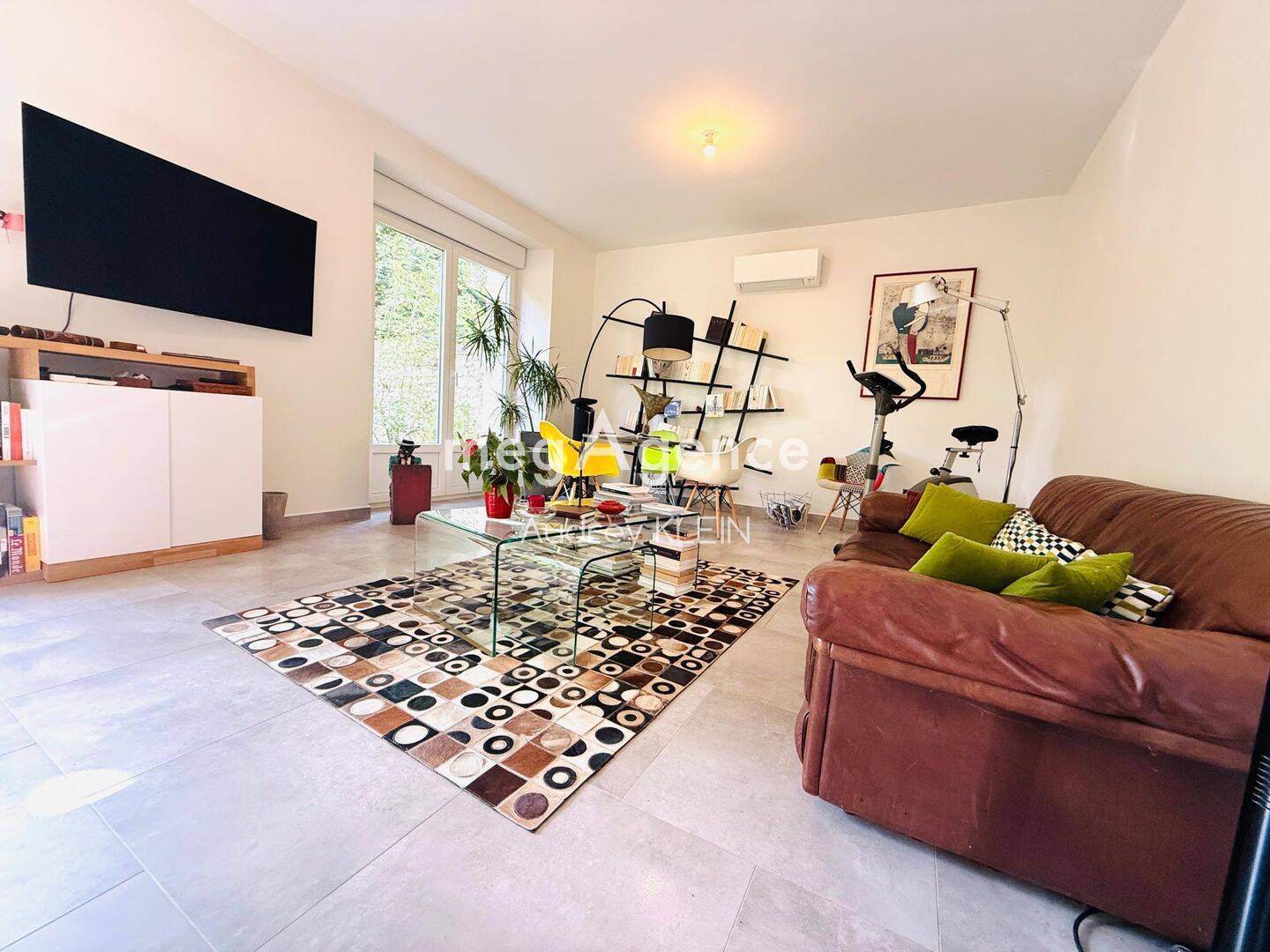 Maison 11 pièces 335 m² · à Étigny · 335 m² · 465 000 €